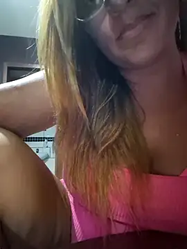 Snapshot of AliceRuivinha2 chatting on 03-06-25, 11:31 AliceRuivinha2 online show from 03-06-25, 11:31