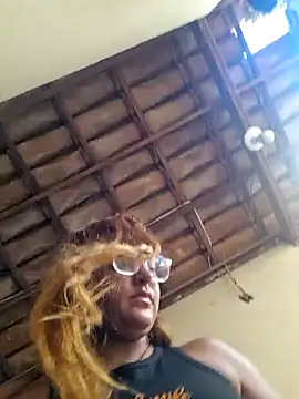 Snapshot of AliceRuivinha2 chatting on 03-08-25, 10:00 AliceRuivinha2 online show from 03-08-25, 10:00