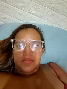 Snapshot of AliceRuivinha2 chatting on 03-09-25, 12:53 AliceRuivinha2 online show from 03-09-25, 12:53