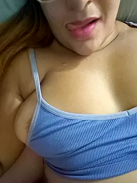 Snapshot of AliceRuivinha2 chatting on 03-12-25, 10:07 AliceRuivinha2 online show from 03-12-25, 10:07