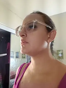 Snapshot of AliceRuivinha2 chatting on 09-13-25, 01:11 AliceRuivinha2 online show from 09-13-25, 01:11