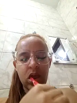 Snapshot of AliceRuivinha2 chatting on 09-29-25, 09:14 AliceRuivinha2 online show from 09-29-25, 09:14