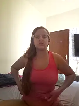 Snapshot of AliceRuivinha2 chatting on 10-19-25, 01:01 AliceRuivinha2 online show from 10-19-25, 01:01