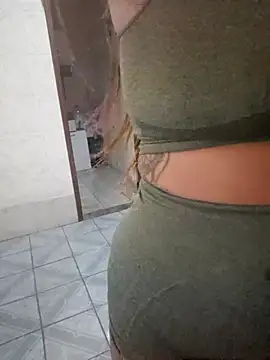 Snapshot of AliceRuivinha2 chatting on 10-22-25, 10:15 AliceRuivinha2 online show from 10-22-25, 10:15