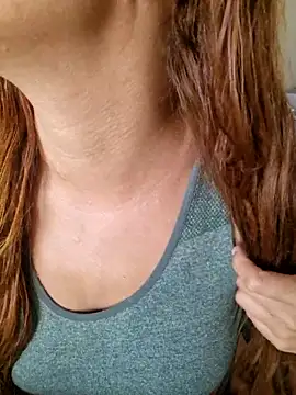 Snapshot of AliceRuivinha2 chatting on 10-28-25, 11:36 AliceRuivinha2 online show from 10-28-25, 11:36