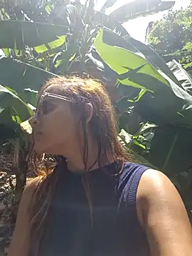 Snapshot of AliceRuivinha2 chatting on 11-22-25, 11:42 AliceRuivinha2 online show from 11-22-25, 11:42