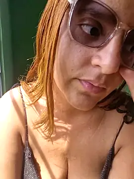 Snapshot of AliceRuivinha2 chatting on 11-26-25, 04:30 AliceRuivinha2 online show from 11-26-25, 04:30