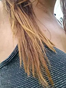 Snapshot of AliceRuivinha2 chatting on 12-05-25, 08:49 AliceRuivinha2 online show from 12-05-25, 08:49