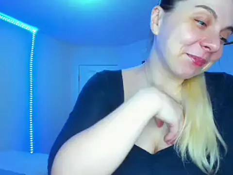 HappyIva online show from 03-02-25, 11:39