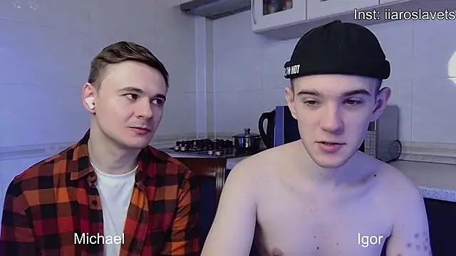 Snapshot of michael_sexdevil chatting on 01-19-25, 12:17 michael sexdevil online show from 01-19-25, 12:17