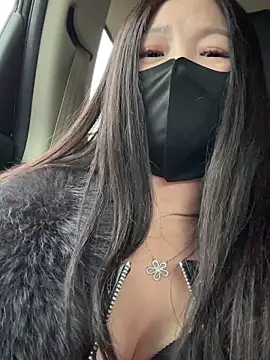 SSSniang- online show from 11-18-25, 12:20