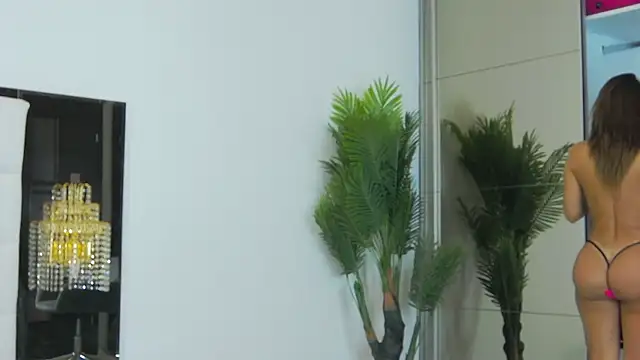 Snapshot of Dr_Barbie chatting on 02-18-25, 09:43 Dr Barbie online show from 02-18-25, 09:43