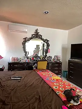 Snapshot of Izy_cute_ chatting on 10-22-25, 05:13 Izy cute online show from 10-22-25, 05:13