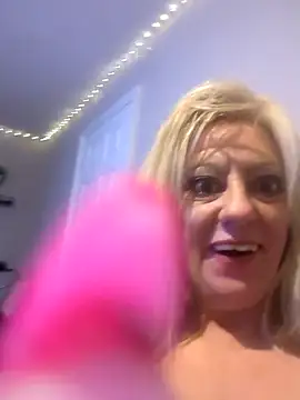 Snapshot of ImogenBrooke chatting on 10-06-25, 11:35 ImogenBrooke online show from 10-06-25, 11:35