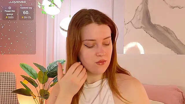 Snapshot of EllieGarson chatting on 02-09-26, 05:06 EllieGarson online show from 02-09-26, 05:06