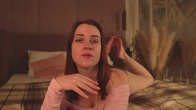 Snapshot of EllieGarson chatting on 03-04-26, 05:30 EllieGarson online show from 03-04-26, 05:30