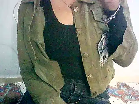 Snapshot of Barbie_183 chatting on 11-18-25, 05:01 Barbie 183 online show from 11-18-25, 05:01