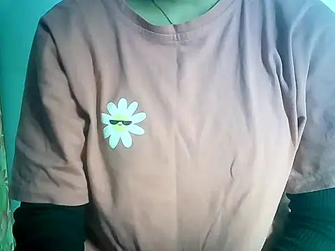 Snapshot of Barbie_183 chatting on 12-18-25, 05:35 Barbie 183 online show from 12-18-25, 05:35