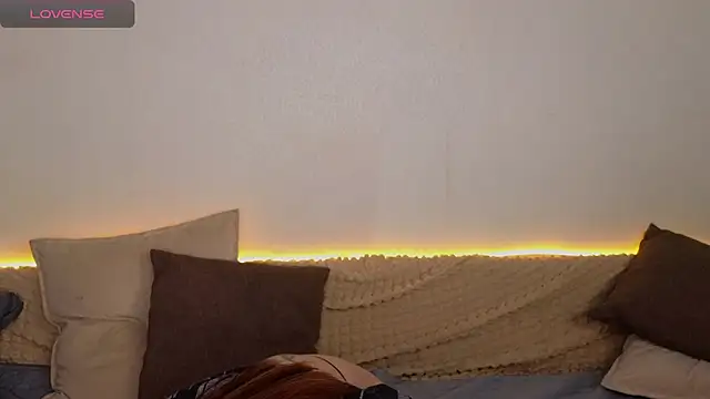 Snapshot of emilytrays chatting on 09-13-25, 11:21 emilytrays online show from 09-13-25, 11:21