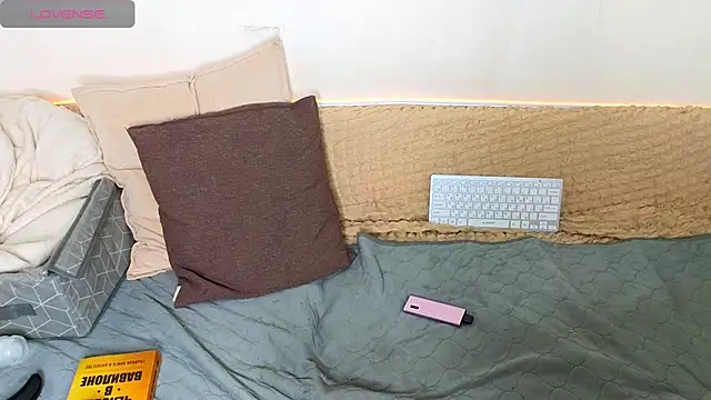 Snapshot of emilytrays chatting on 02-03-26, 02:53 emilytrays online show from 02-03-26, 02:53