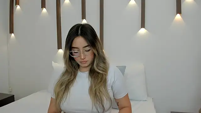 Snapshot of antonella_cutie_ chatting on 01-25-25, 12:05 antonella cutie online show from 01-25-25, 12:05