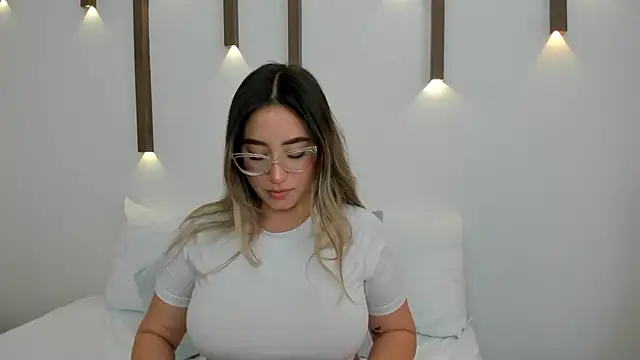 Snapshot of antonella_cutie_ chatting on 01-25-25, 03:09 antonella cutie online show from 01-25-25, 03:09