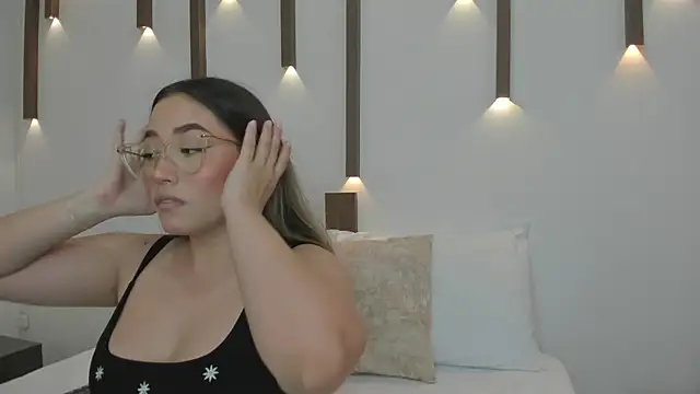 Snapshot of antonella_cutie_ chatting on 01-28-25, 12:00 antonella cutie online show from 01-28-25, 12:00