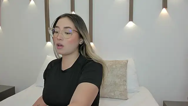 Snapshot of antonella_cutie_ chatting on 01-29-25, 12:02 antonella cutie online show from 01-29-25, 12:02