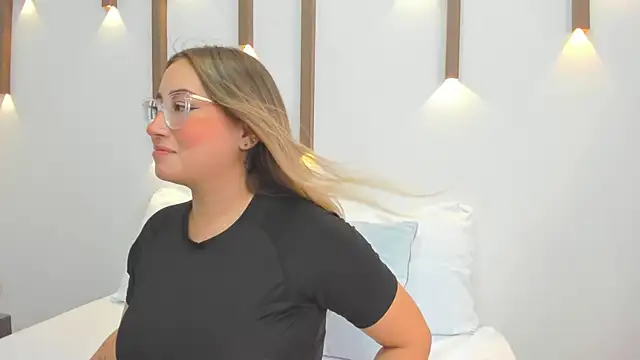 Snapshot of antonella_cutie_ chatting on 02-21-25, 01:33 antonella cutie online show from 02-21-25, 01:33