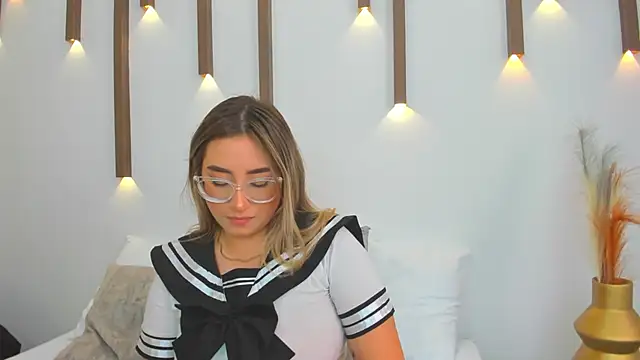 Snapshot of antonella_cutie_ chatting on 03-01-25, 03:16 antonella cutie online show from 03-01-25, 03:16