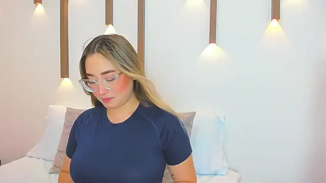 Snapshot of antonella_cutie_ chatting on 03-10-25, 12:26 antonella cutie online show from 03-10-25, 12:26