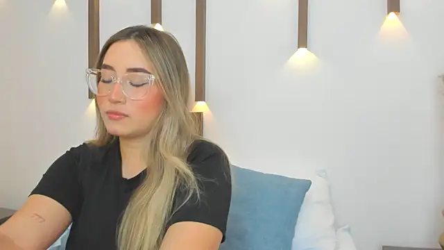 Snapshot of antonella_cutie_ chatting on 03-15-25, 11:51 antonella cutie online show from 03-15-25, 11:51