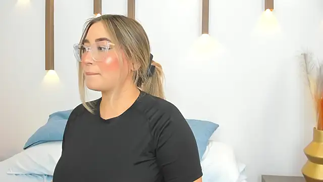 Snapshot of antonella_cutie_ chatting on 03-15-25, 02:55 antonella cutie online show from 03-15-25, 02:55
