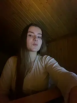 Snapshot of mewKate chatting on 02-06-25, 04:58 mewKate online show from 02-06-25, 04:58