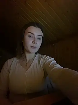 Snapshot of mewKate chatting on 02-07-25, 04:46 mewKate online show from 02-07-25, 04:46