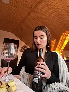 Snapshot of mewKate chatting on 02-25-25, 03:27 mewKate online show from 02-25-25, 03:27