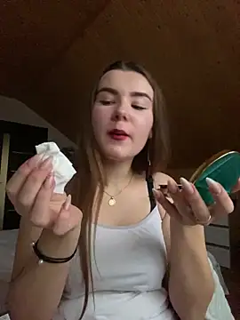 Snapshot of mewKate chatting on 03-02-25, 03:37 mewKate online show from 03-02-25, 03:37