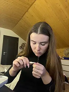 Snapshot of mewKate chatting on 03-11-25, 04:18 mewKate online show from 03-11-25, 04:18