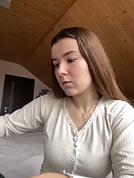 Snapshot of mewKate chatting on 03-15-25, 09:52 mewKate online show from 03-15-25, 09:52