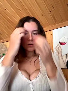 Snapshot of mewKate chatting on 10-02-25, 10:00 mewKate online show from 10-02-25, 10:00