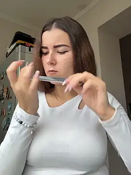 Snapshot of mewKate chatting on 10-11-25, 08:24 mewKate online show from 10-11-25, 08:24