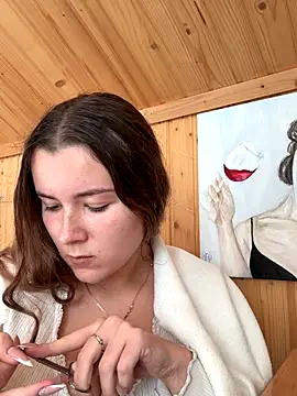 Snapshot of mewKate chatting on 10-20-25, 12:38 mewKate online show from 10-20-25, 12:38