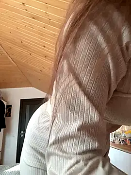 Snapshot of mewKate chatting on 10-25-25, 01:51 mewKate online show from 10-25-25, 01:51