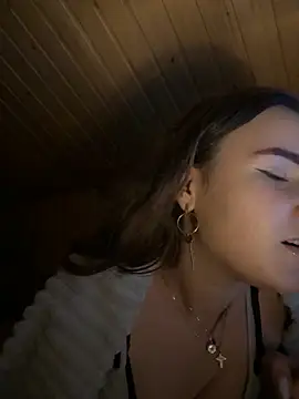 Snapshot of mewKate chatting on 12-05-25, 04:25 mewKate online show from 12-05-25, 04:25