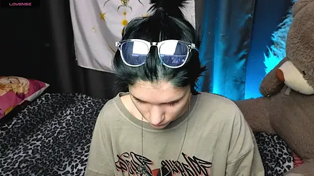 Snapshot of Hyeon_Jin chatting on 01-12-25, 08:25 Hyeon Jin online show from 01-12-25, 08:25