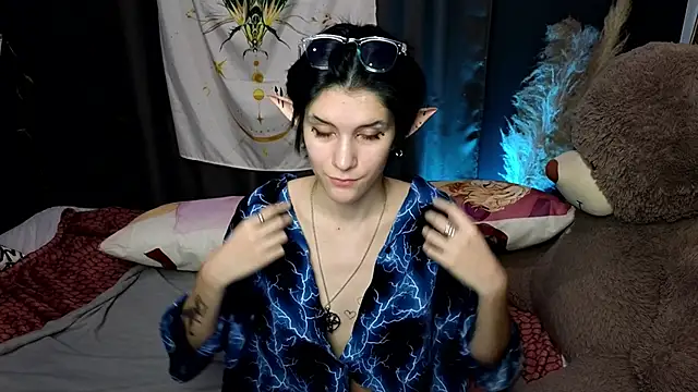 Snapshot of Hyeon_Jin chatting on 01-14-25, 12:00 Hyeon Jin online show from 01-14-25, 12:00