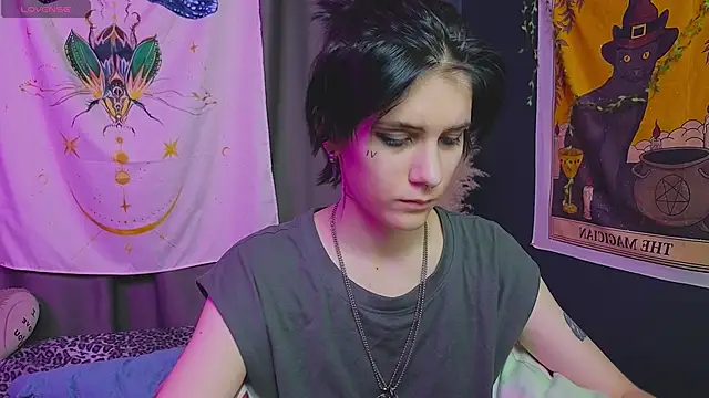 Snapshot of Hyeon_Jin chatting on 01-22-25, 01:42 Hyeon Jin online show from 01-22-25, 01:42