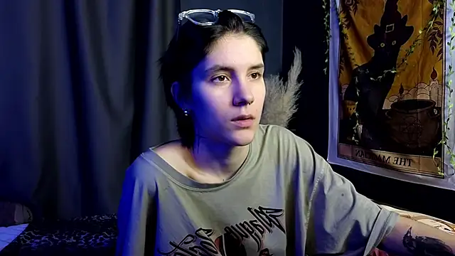 Snapshot of Hyeon_Jin chatting on 02-03-25, 12:47 Hyeon Jin online show from 02-03-25, 12:47