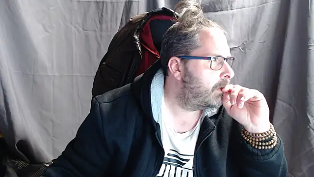 Snapshot of Streamlove77 chatting on 01-21-25, 03:21 Streamlove77 online show from 01-21-25, 03:21