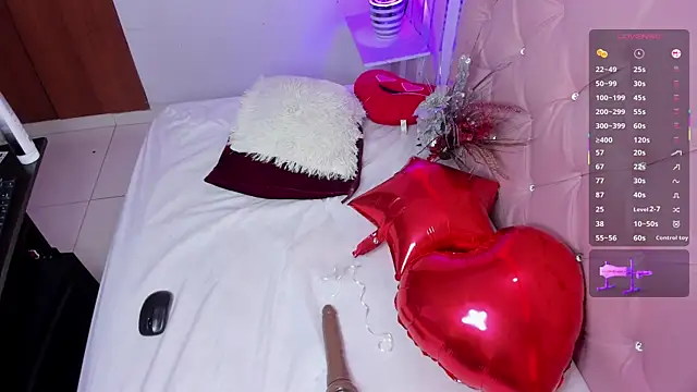 Snapshot of TylerBloom chatting on 02-10-25, 08:53 TylerBloom online show from 02-10-25, 08:53